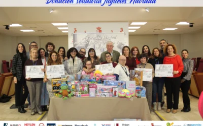 Entrega solidaria de juguetes